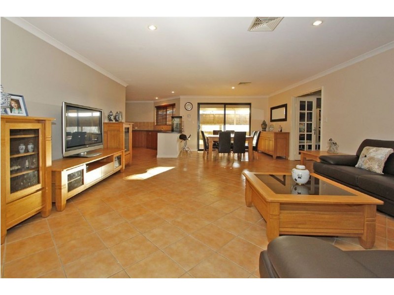 10 Mintaro Parade, Quinns Rocks WA 6030