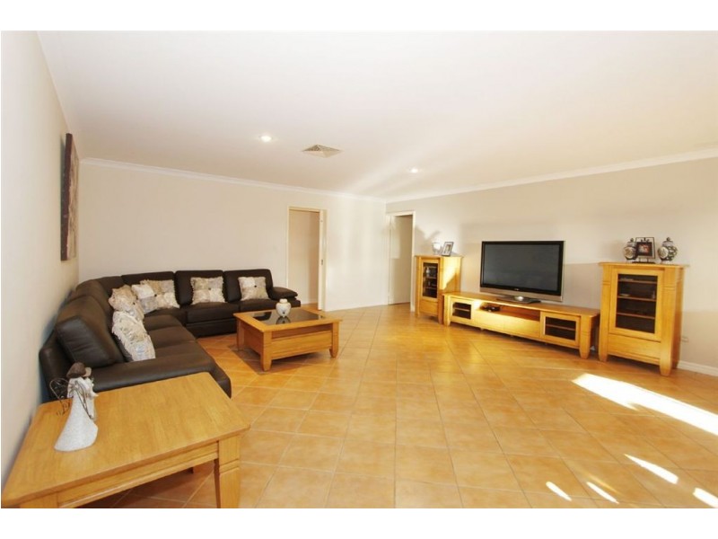 10 Mintaro Parade, Quinns Rocks WA 6030