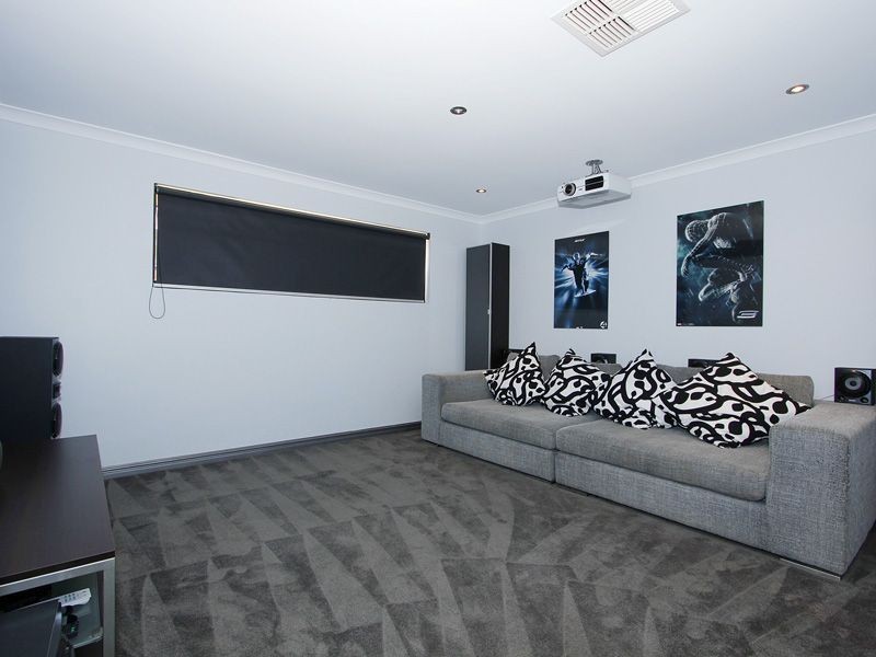 9 Elmhurst Drive, Clarkson WA 6030