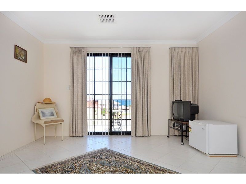 4 Lena Pass, Mindarie WA 6030
