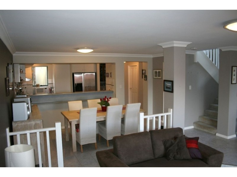 6/16 Toulon Circle, Mindarie WA 6030