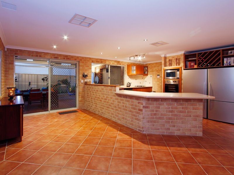 28 Blairgowie Heights, Kinross WA 6028