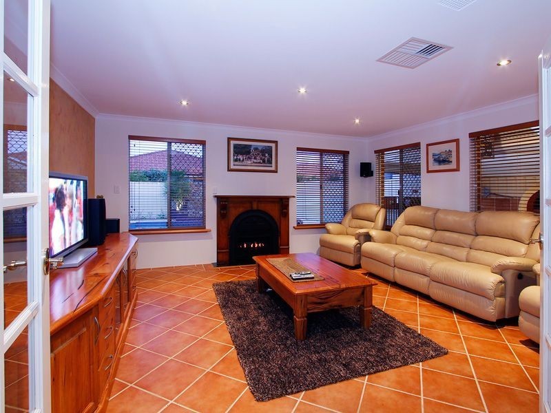 28 Blairgowie Heights, Kinross WA 6028