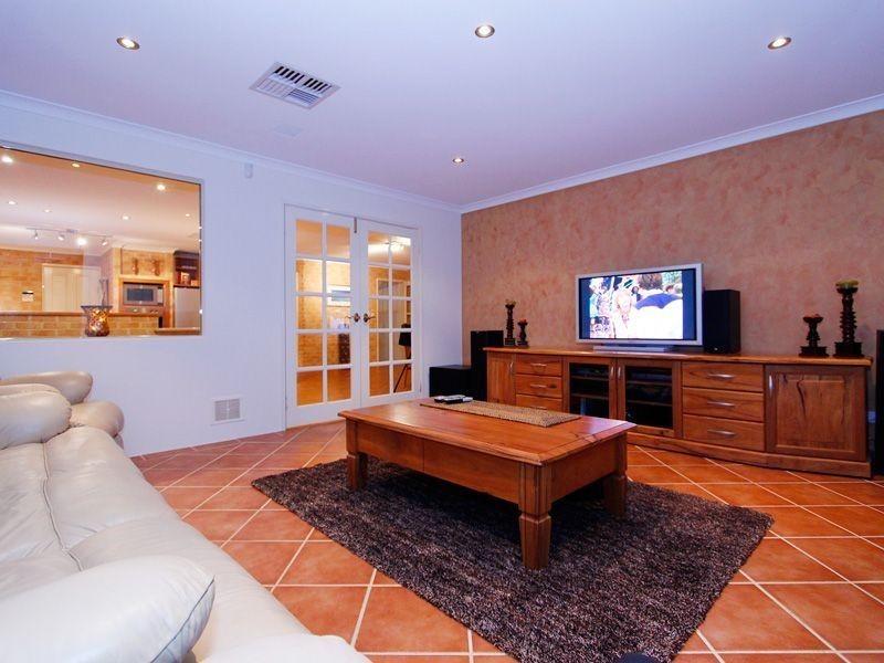 28 Blairgowie Heights, Kinross WA 6028