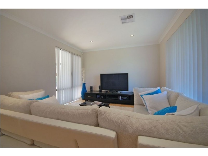 21 Bradman Drive, Butler WA 6036