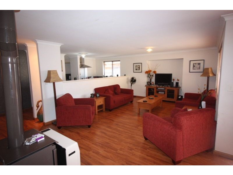 18 Burnett Drive, Clarkson WA 6030