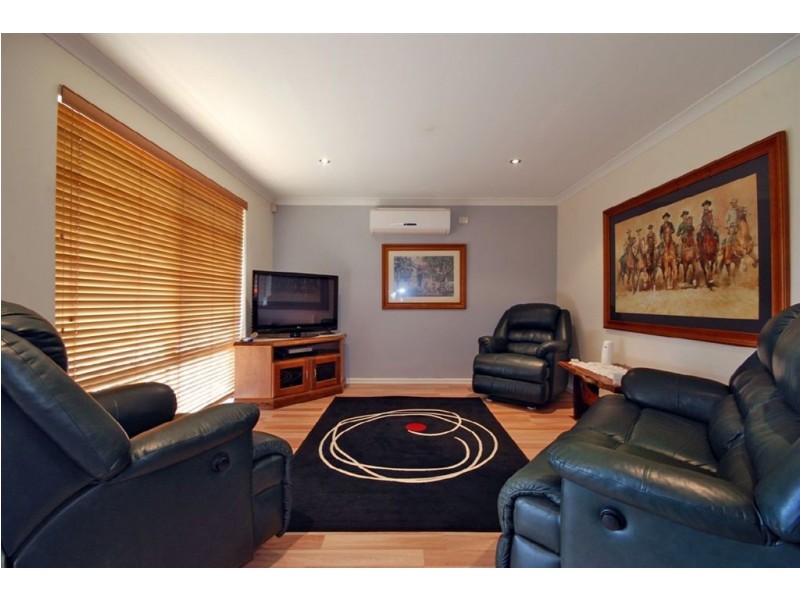 35 Kurrajong Boulevard, Banksia Grove WA 6031