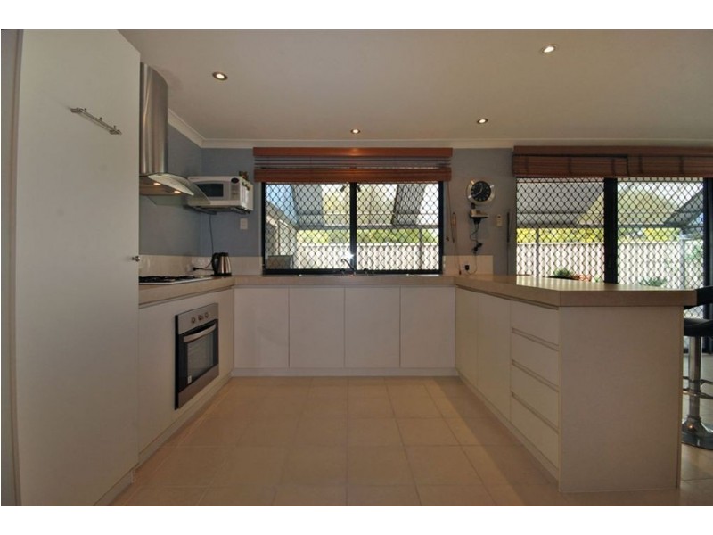 35 Kurrajong Boulevard, Banksia Grove WA 6031