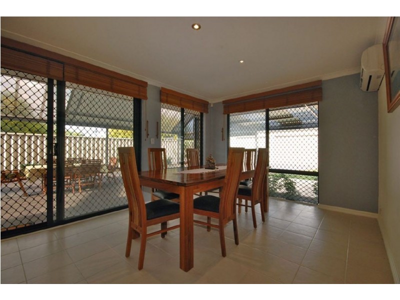 35 Kurrajong Boulevard, Banksia Grove WA 6031