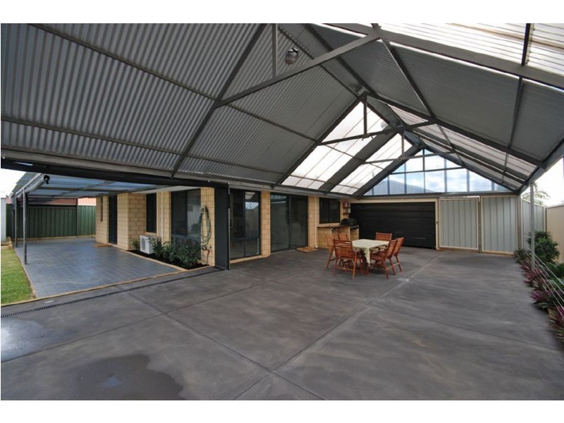 35 Kurrajong Boulevard, Banksia Grove WA 6031