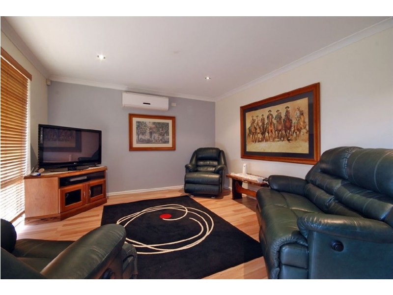 35 Kurrajong Boulevard, Banksia Grove WA 6031