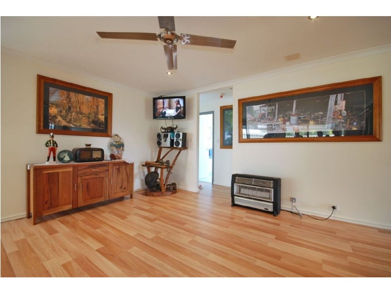 35 Kurrajong Boulevard, Banksia Grove WA 6031