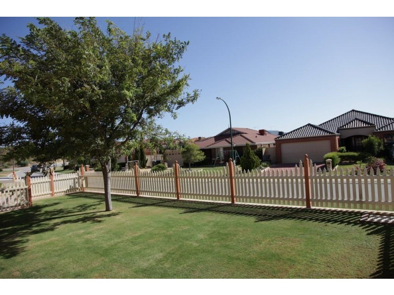 11 Blairgowie Heights, Kinross WA 6028