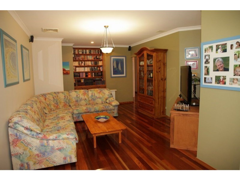 11 Blairgowie Heights, Kinross WA 6028