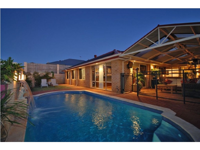 2 Crofton Cove, Mindarie WA 6030