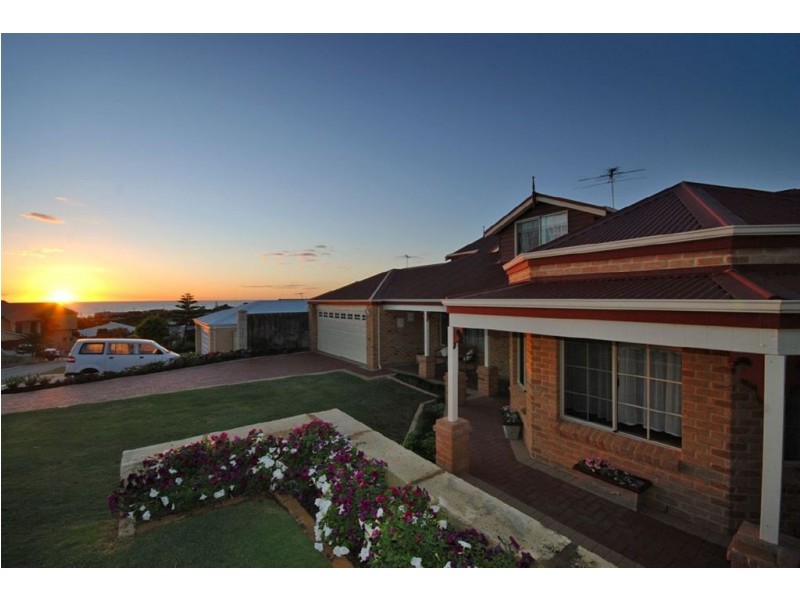 2 Crofton Cove, Mindarie WA 6030