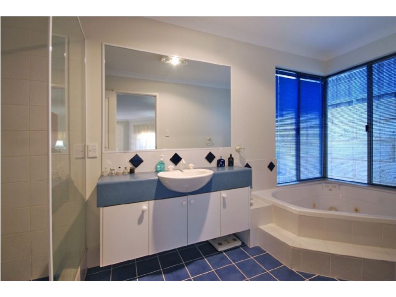 2 Crofton Cove, Mindarie WA 6030