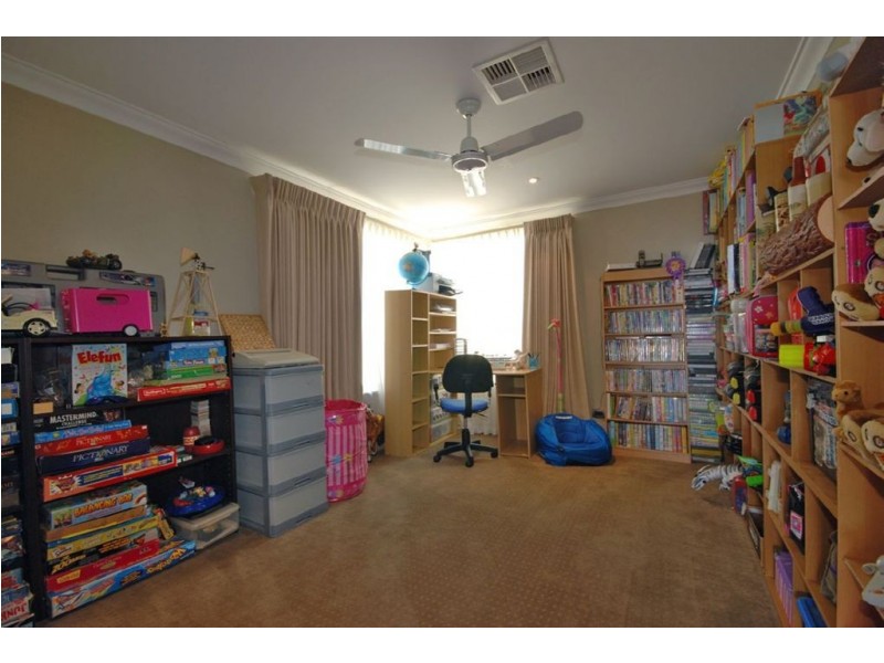 32 Fineview Crescent, Carramar WA 6031