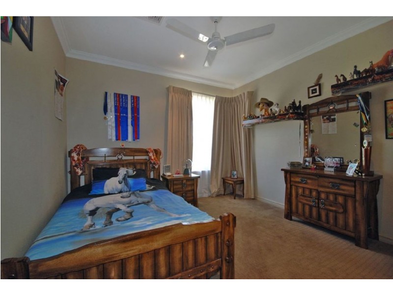 32 Fineview Crescent, Carramar WA 6031