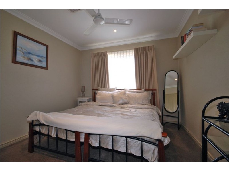 32 Fineview Crescent, Carramar WA 6031