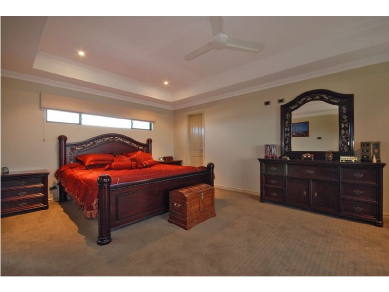 32 Fineview Crescent, Carramar WA 6031