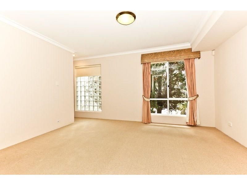 52 Rochester Drive, Mindarie WA 6030