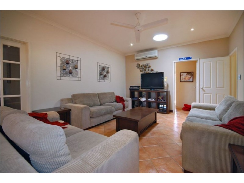 10 Stradbroke Gardens, Ridgewood WA 6030