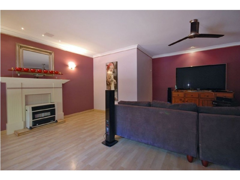 10 Stradbroke Gardens, Ridgewood WA 6030