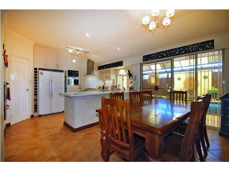 10 Stradbroke Gardens, Ridgewood WA 6030