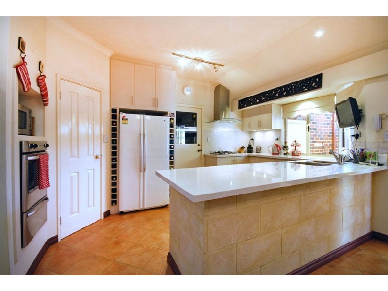 10 Stradbroke Gardens, Ridgewood WA 6030