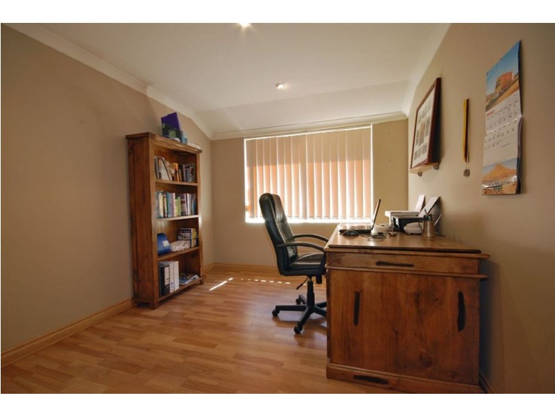 10 Stradbroke Gardens, Ridgewood WA 6030