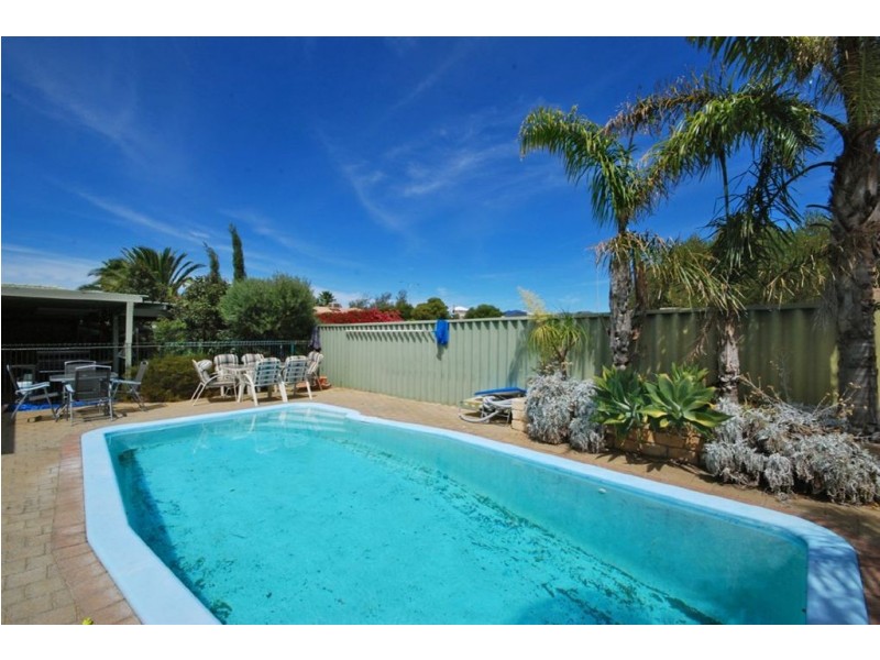 11 Aberdeen Way, Kinross WA 6028