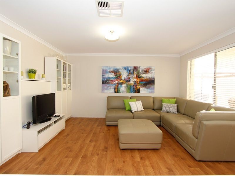 19 Crown Point Crescent, Butler WA 6036