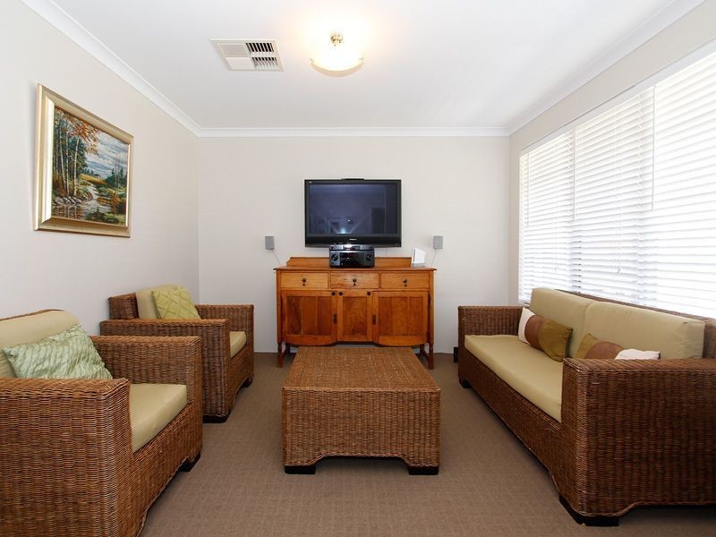 19 Crown Point Crescent, Butler WA 6036