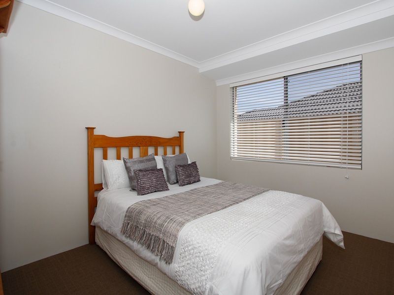 19 Crown Point Crescent, Butler WA 6036