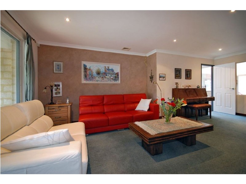 6 Dakar Way, Mindarie WA 6030