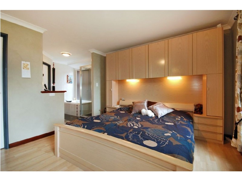 6 Dakar Way, Mindarie WA 6030