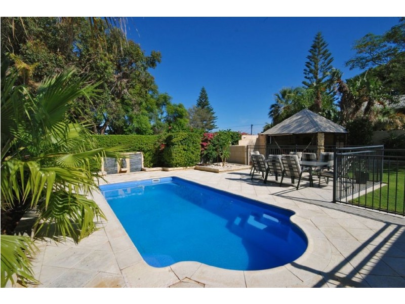 4 Coonewarra Way, Quinns Rocks WA 6030