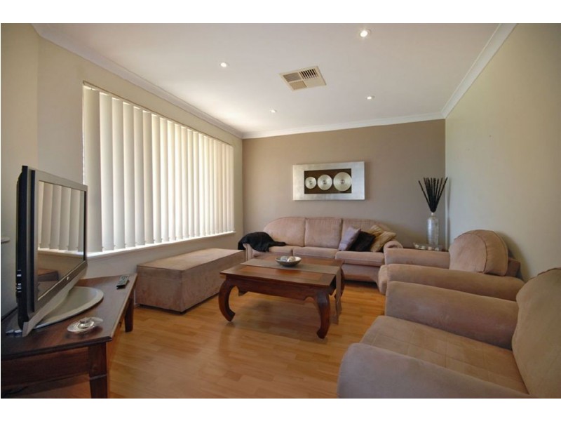 4 Coonewarra Way, Quinns Rocks WA 6030