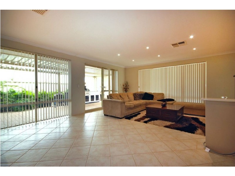 4 Coonewarra Way, Quinns Rocks WA 6030