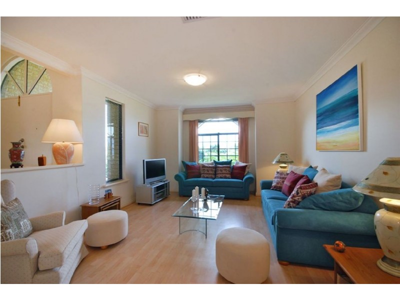 2 Rainham Avenue, Mindarie WA 6030