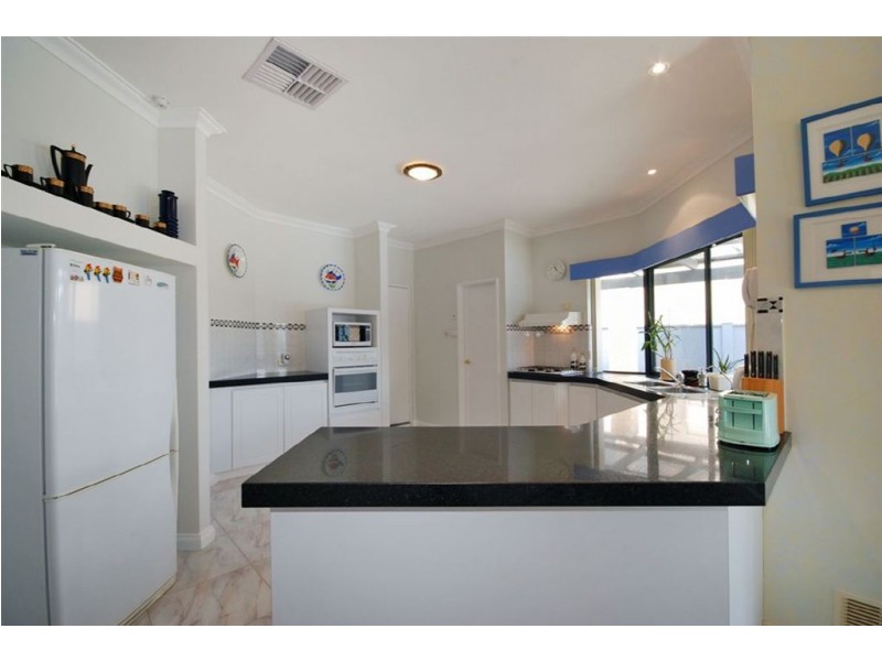 2 Rainham Avenue, Mindarie WA 6030