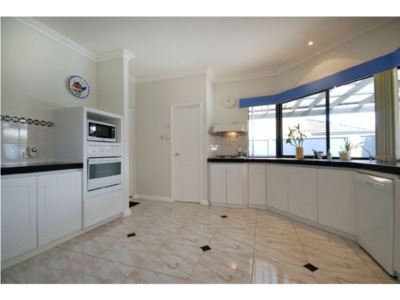 2 Rainham Avenue, Mindarie WA 6030