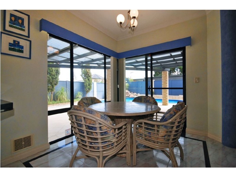 2 Rainham Avenue, Mindarie WA 6030