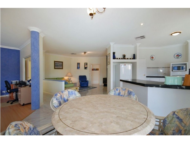 2 Rainham Avenue, Mindarie WA 6030