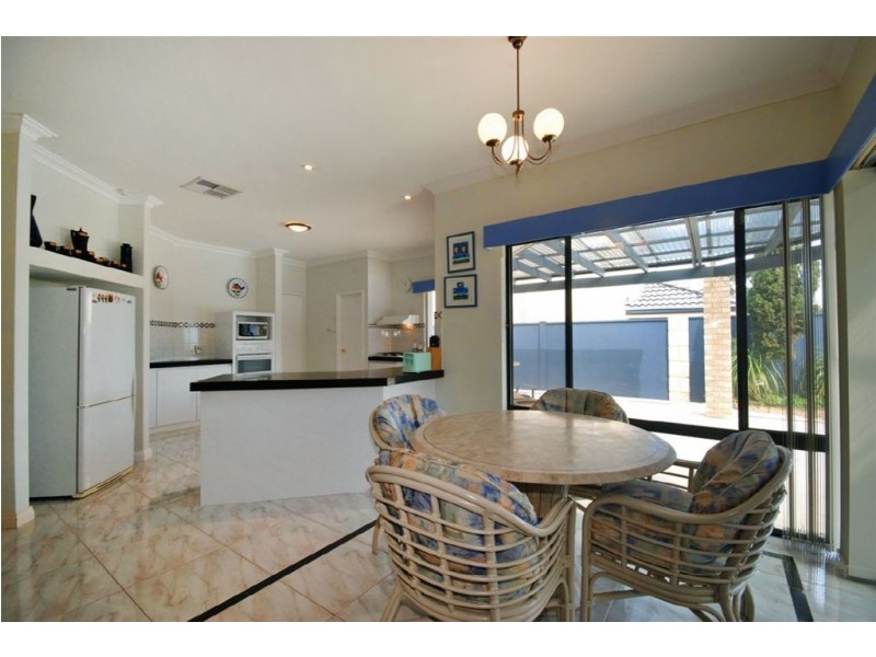 2 Rainham Avenue, Mindarie WA 6030