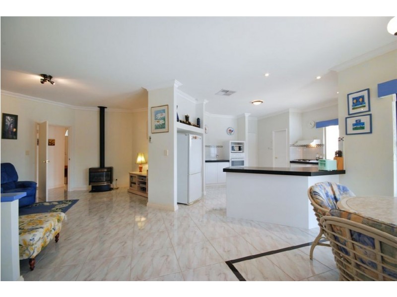 2 Rainham Avenue, Mindarie WA 6030