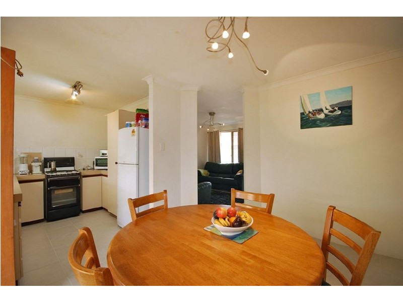 2/17 Pollard Street, Glendalough WA 6016