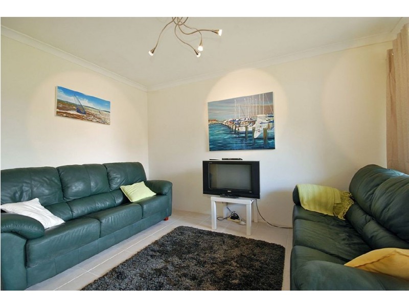 2/17 Pollard Street, Glendalough WA 6016