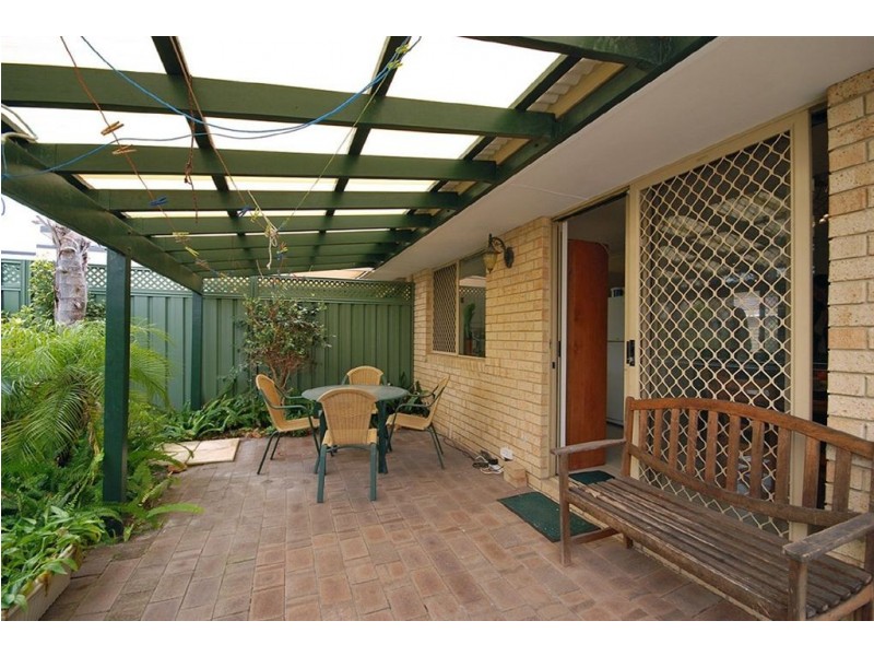 2/17 Pollard Street, Glendalough WA 6016